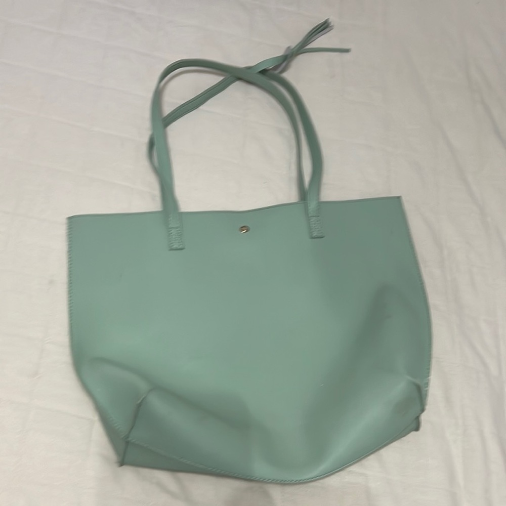 Stylish Green Tote Bag - Spacious and Trendy